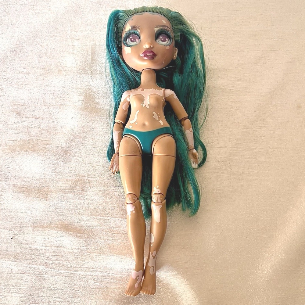 Rainbow High JEWEL RICHIE Vitiligo Green Rare MGA 2022 Series 4 Doll Unique - Picture 2 of 6